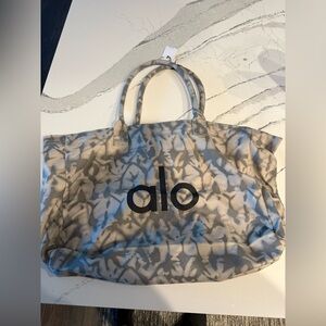 ALO Yoga Gray Quilted Tote Bag with Luxe Finish